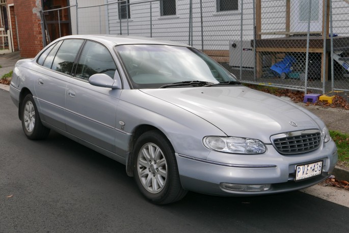 1999_Holden_Statesman_(WH)_sedan_(2015-06-25)_01