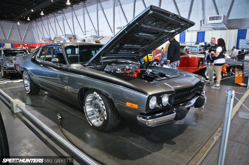 Check This Out: A 1,300 Horsepower Twin-Turbo Restomod 1974 Road Runner