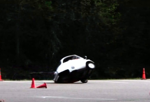 Funny Video: This Is What Happens When You Attempt To Autocross A Tiny, Three Wheeler BMW Isetta