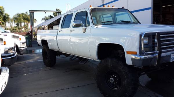 This Lifted Crew Cab Chevy Pickup Is The Perfect Off-Road Family Tow Rig