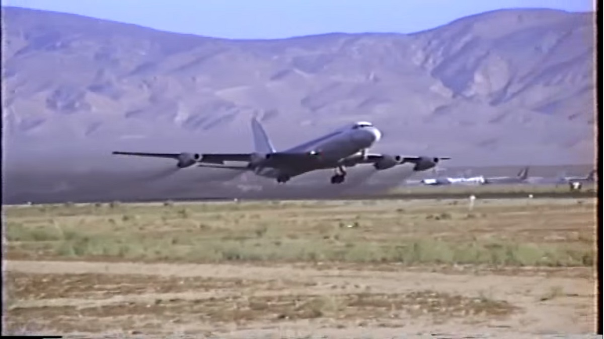 Watch a gloriously loud, smoky classic jetliner make its final departure – Behold The CV-880