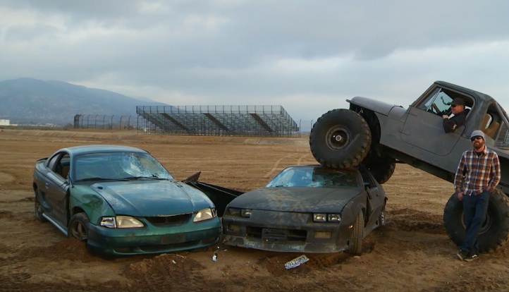 Roadkill! It’s A Camaro Versus Mustang Battle To The Death On The Dirt Track! SN-95 V6 Against Clapped Out 305 RS!