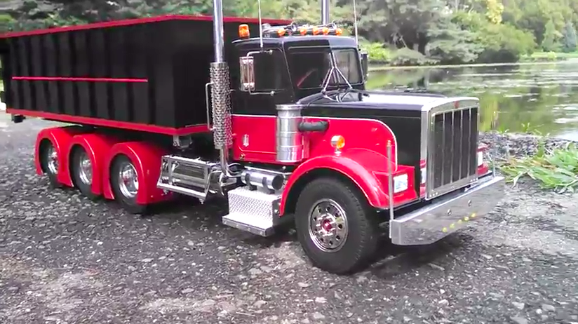 Video: This Custom Built, Remote Control , Tri-Axle Roll Off Dumpster Truck Is Incredible