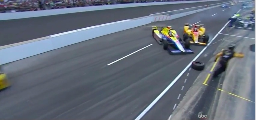 Watch The Pit Road Crash That Royally Screwed Up The Days Of Ryan Hunter-Reay and Townsend Bell At The Indy 500