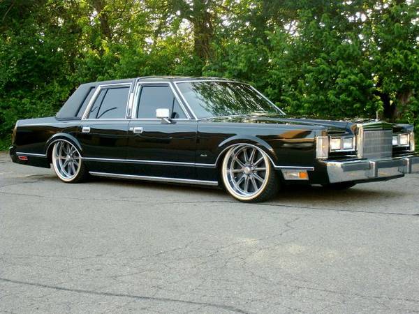 This Garage Kept, 28k Mile, Lincoln Just Came Out Of Hiding. And Got Laid On It’s Nuts.