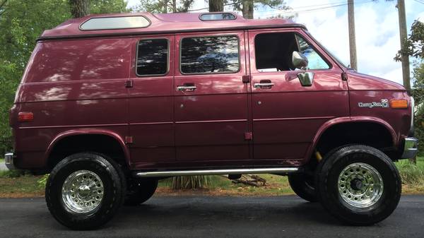 Bitchin 4×4 Pathfinder Chevrolet Van! Custom And Off-road, All In One!