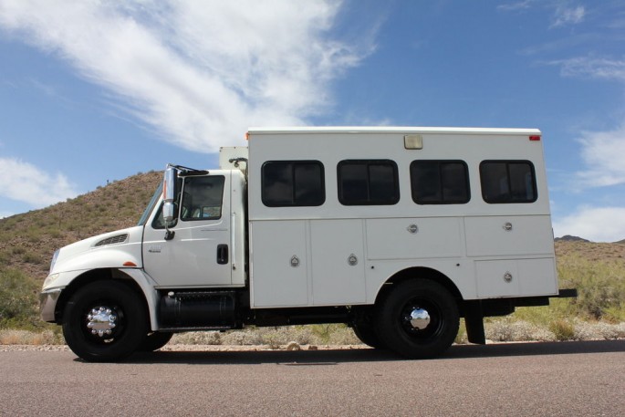 International 4300 Crew Hauler 4