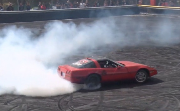 Zora Would Be Proud: Check Out This C4 Corvette Hazing Out The Skidpad At Bindoon!