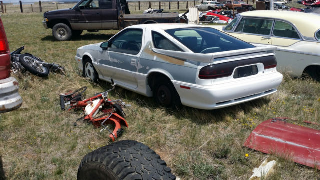 1992-dodge-daytona-iroc-rt-turbo-iii-super-rare-3