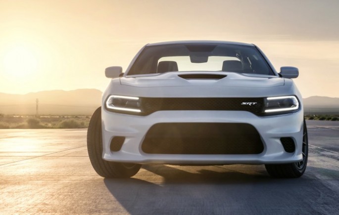 2015-dodge-charger-srt-hellcat-04-700x445