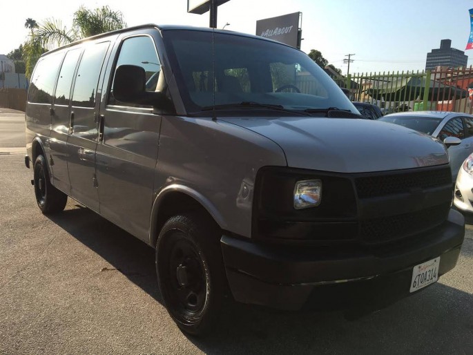 2004-chevrolet-express-g2500-12-passenger-3