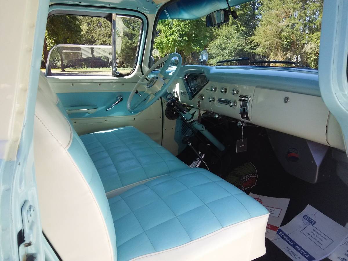 Chevrolet Suburban 1966 Interior