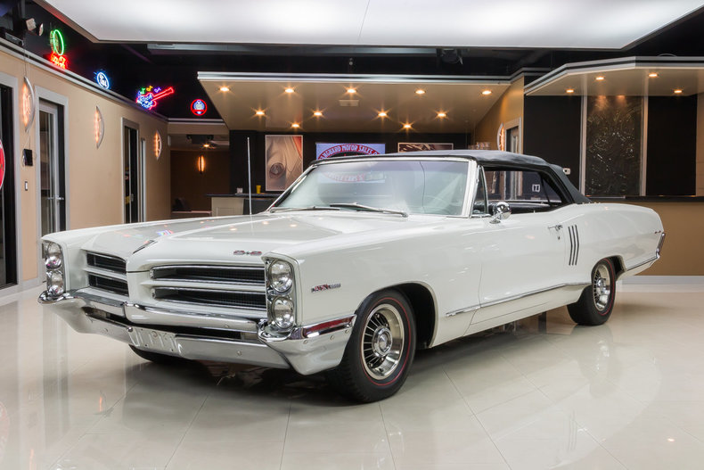 This 1966 Pontiac 2+2 Has A 421, A Four Speed, And 8-Lugs – We’re In Love!