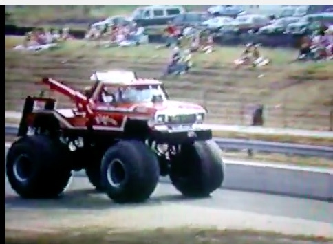 When The Trucks Were Trucks! Big Tow and Knight Stalker ON Byron Dragway!