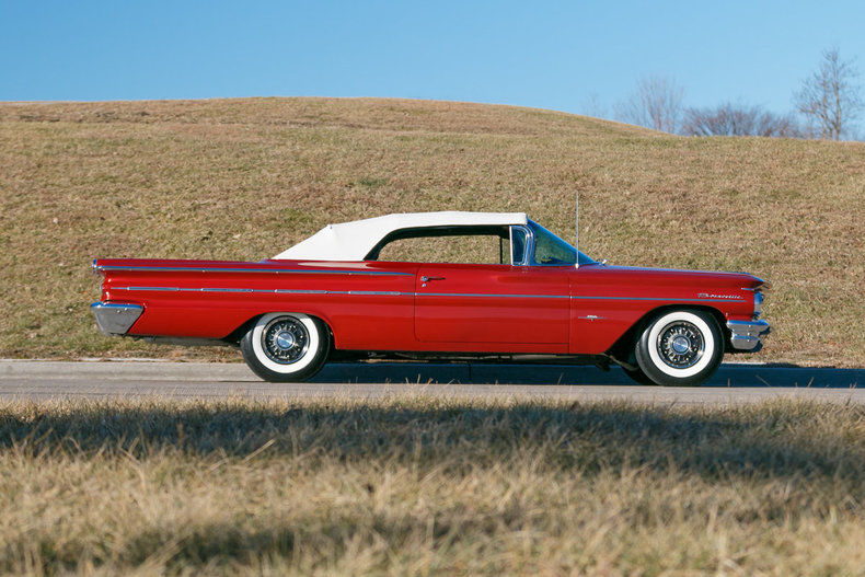 This 1960 Bonneville Convertible Has A 389, Tri-Power, And A Four Speed That Looks Wrong But Is Totally Right