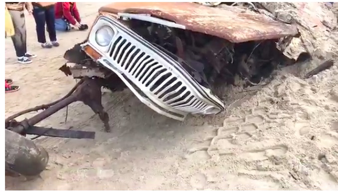 As It Turns Out, A Jeep That Spent 40 Years Under A Sand Dune Looks As Bad As You’d Expect