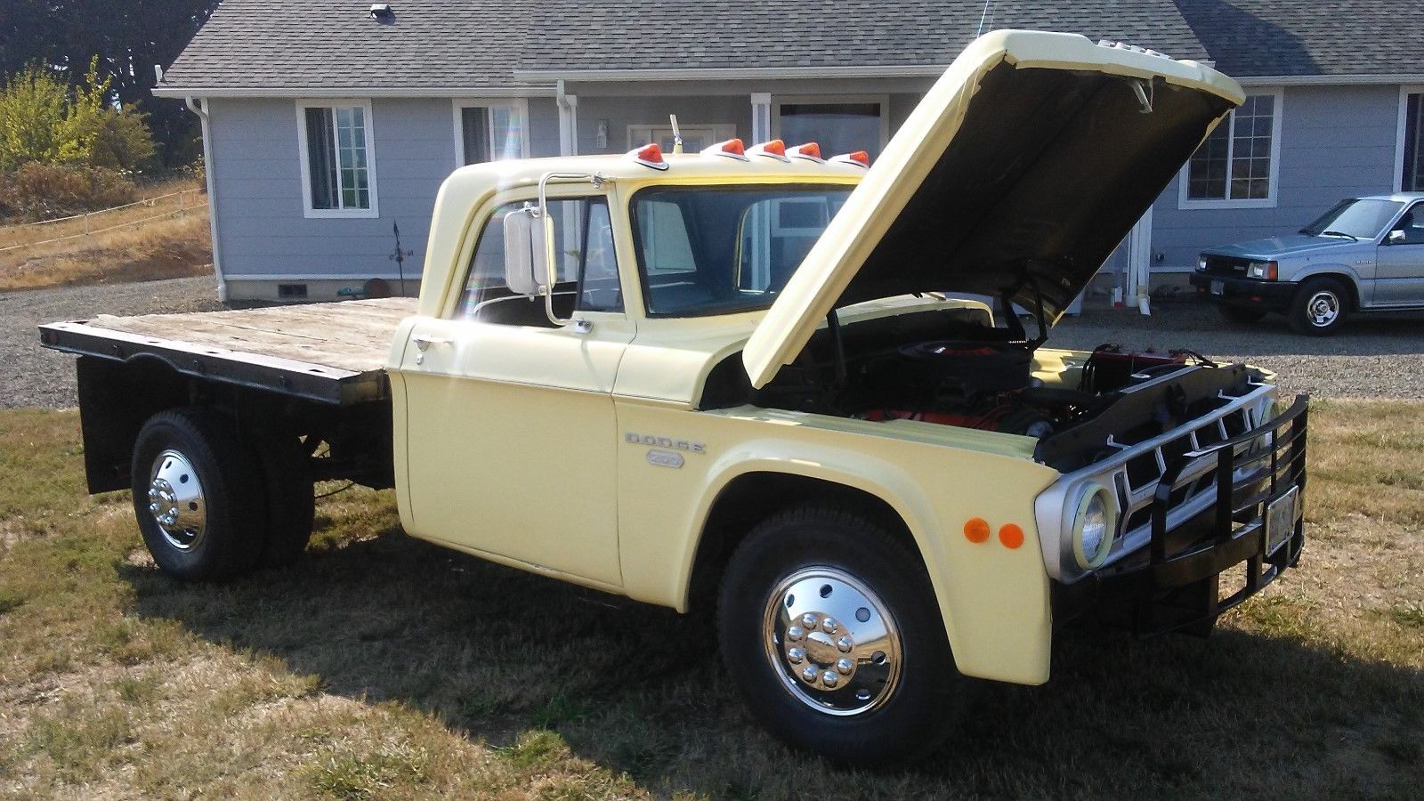 Shield Your Eyes, Lohnes: This 1968 Dodge D200 Stakebed Is A Big-Block Workhorse!