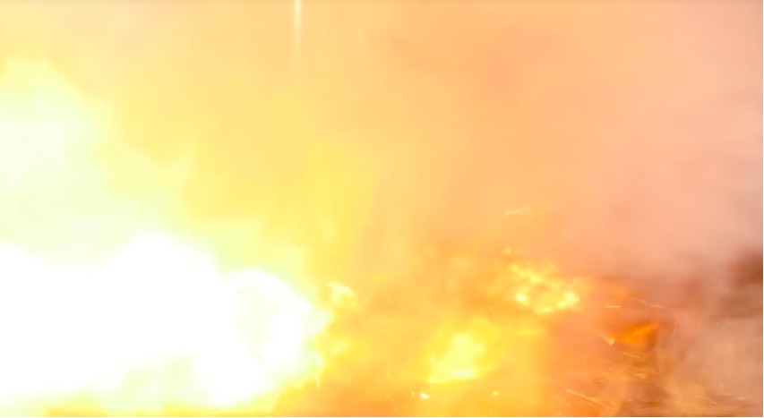 Hydraulic Press Channel Craziness: Crushing A Portable Charging Pack Is The Most Spectacular Thing Ever