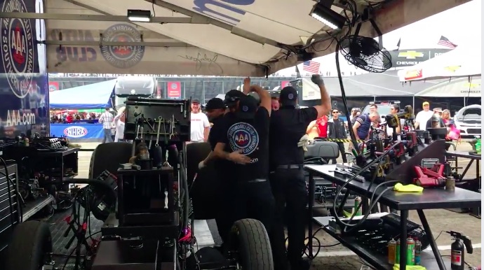 Fantastic Video: The Moment That Robert Hight’s Crew Learned That They Were Funny Car Champs In The Pits!