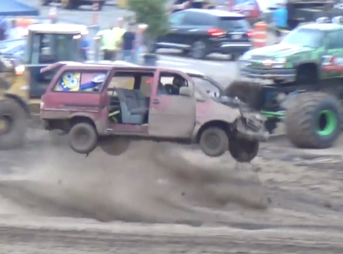 Oddly Satisfying: This Ford Aerostar Romps Through The Tough Truck Course!