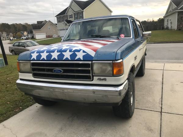 Not my Bronco on Craigslist, Has an awesome paint job and I can't buy it  but I hope someone finds this thing who will really love it. : r/FordBronco