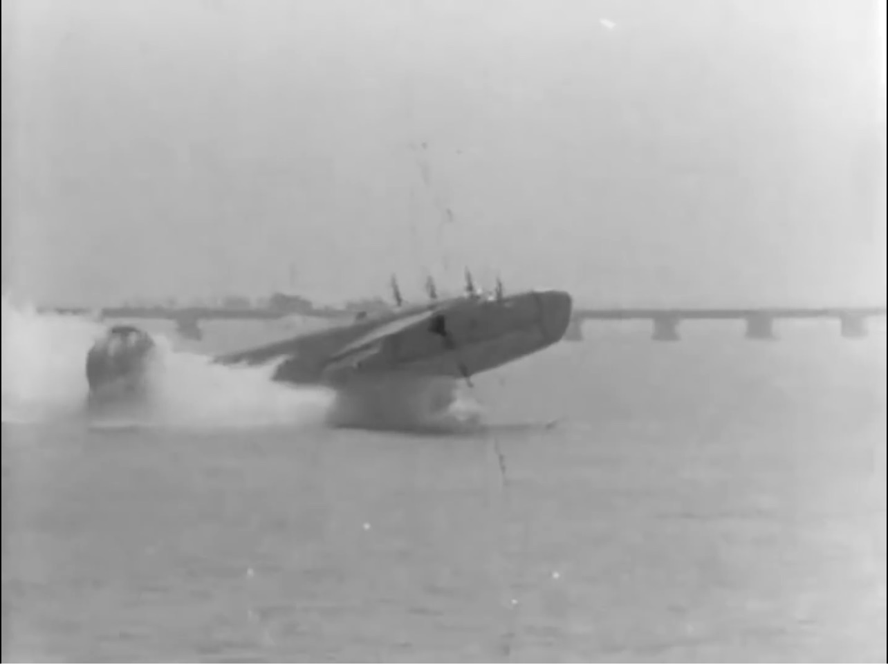 Classic YouTube: Ditching A B-24 Liberator In The James River, With A Crew Aboard!