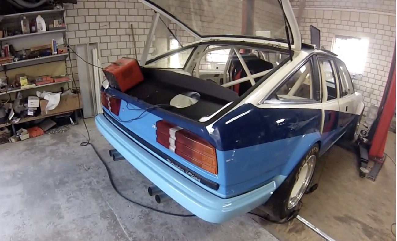 Morning Symphony: Poking At A NASCAR-Powered Rover SD1