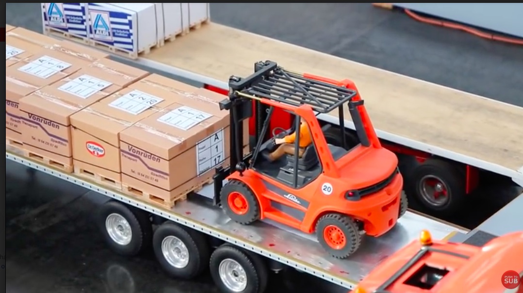 Awesome Video: Watch These R/C Trucks And Forklifts Operate A Miniature Warehouse!