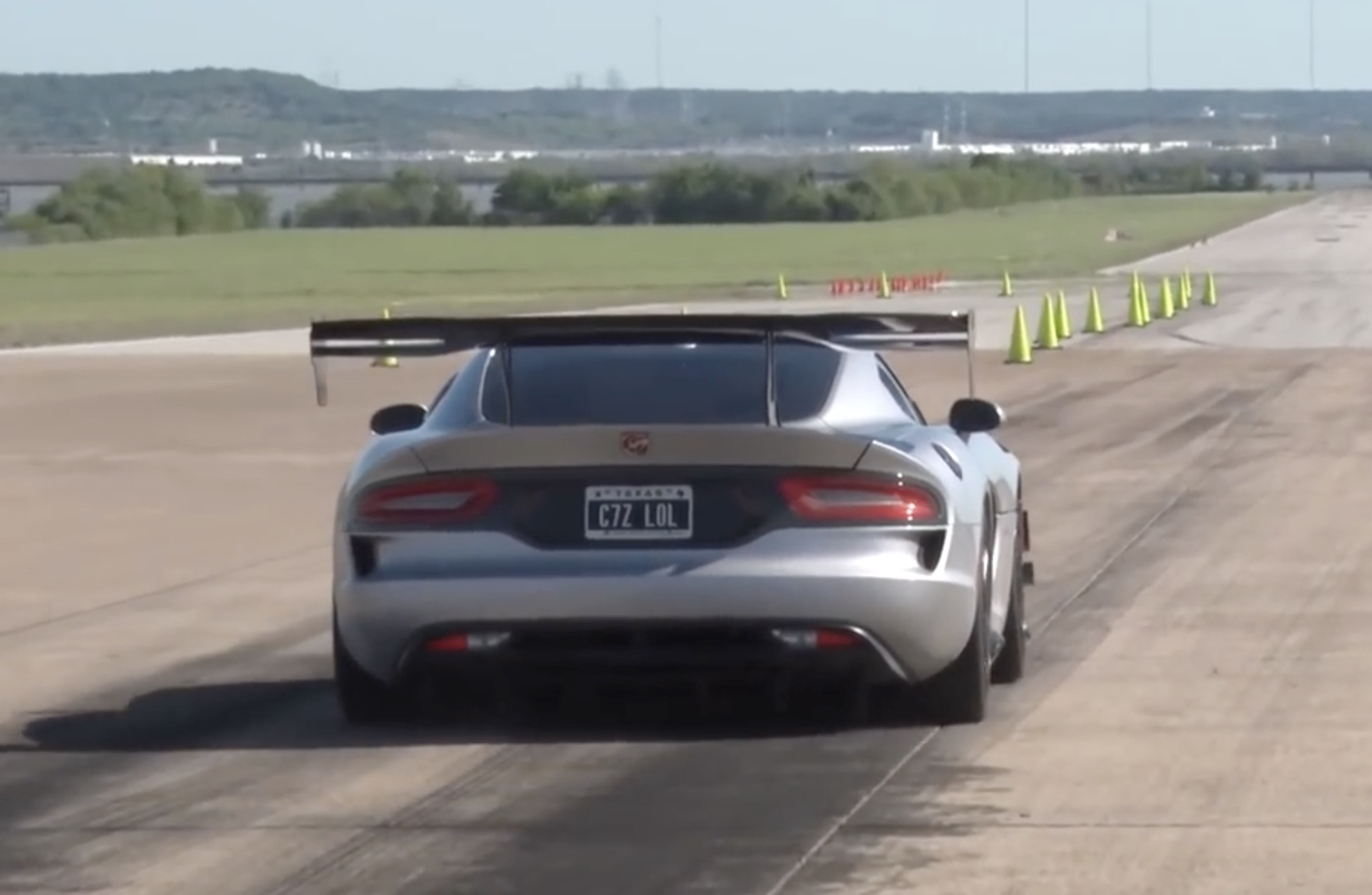 1,800 Horses Running: Watch How Quickly This Viper Dispatches The Half-Mile In Dallas!