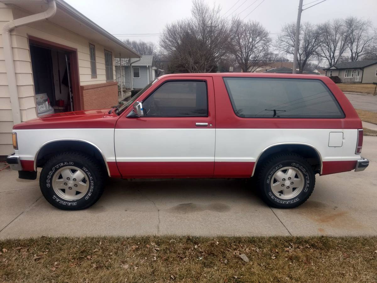 Rough Start: Just Your Everyday, Super-Clean V8-Swapped GMC Jimmy