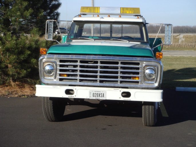 Bangshift Com This 1974 Ford F 600 Rollback Truck Is Glorious Anyone Need A Neat Car Hauler Bangshift Com