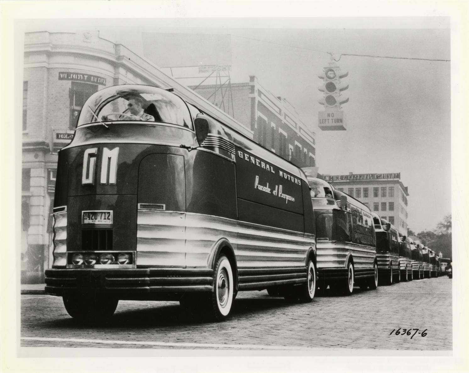 Historic Gearhead Americana Gallery: From Futureliners To 1970s Ford Vans, These Photos Rule