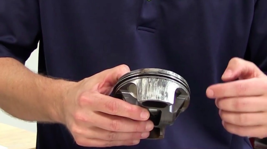 MAHLE Piston Tech Video: Checking Out Skirt Wear and What It Can Tell You About Your Engine