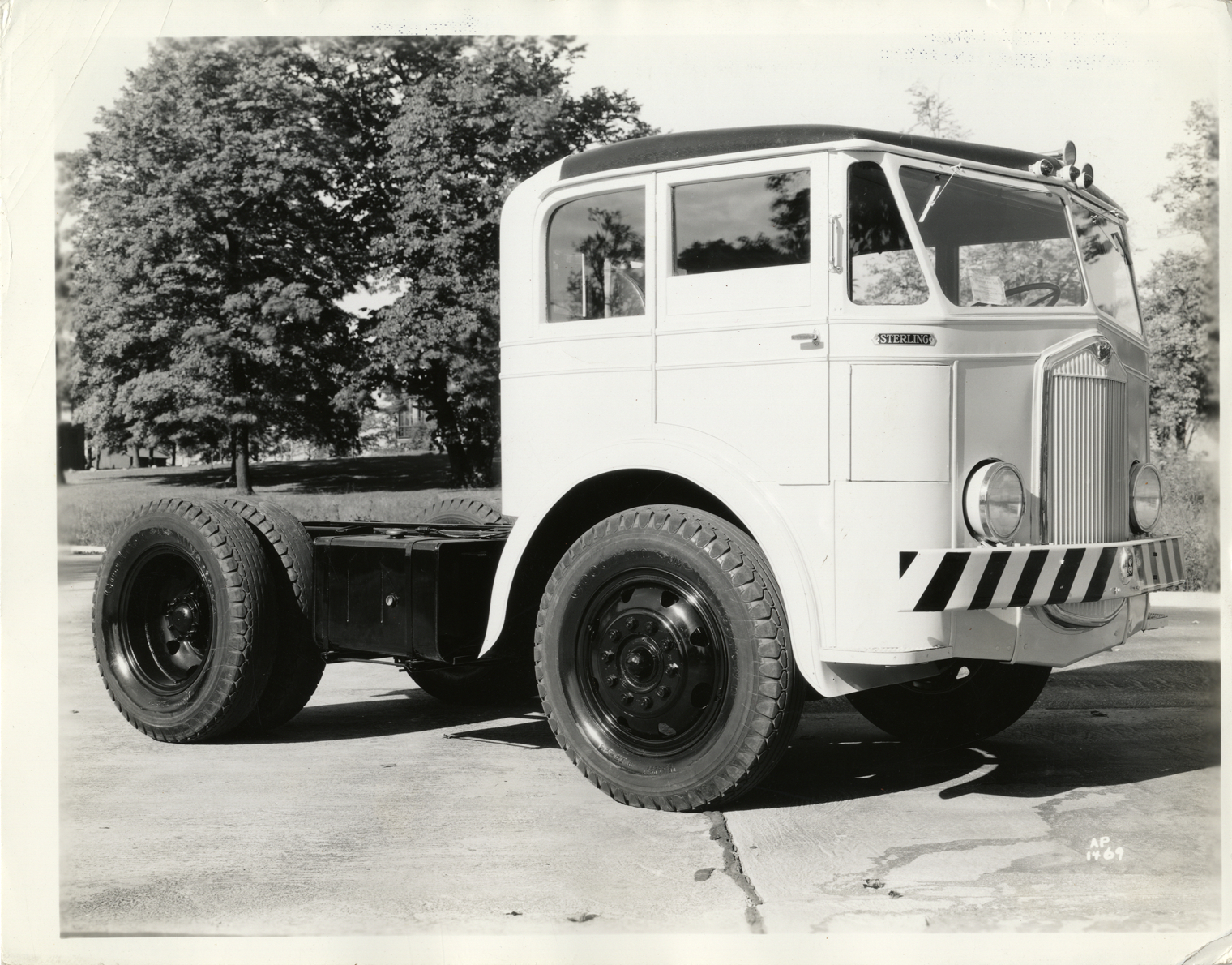 Truckin’ Through Time: These Images From 100+ Years Ago In Detroit Are Really Cool