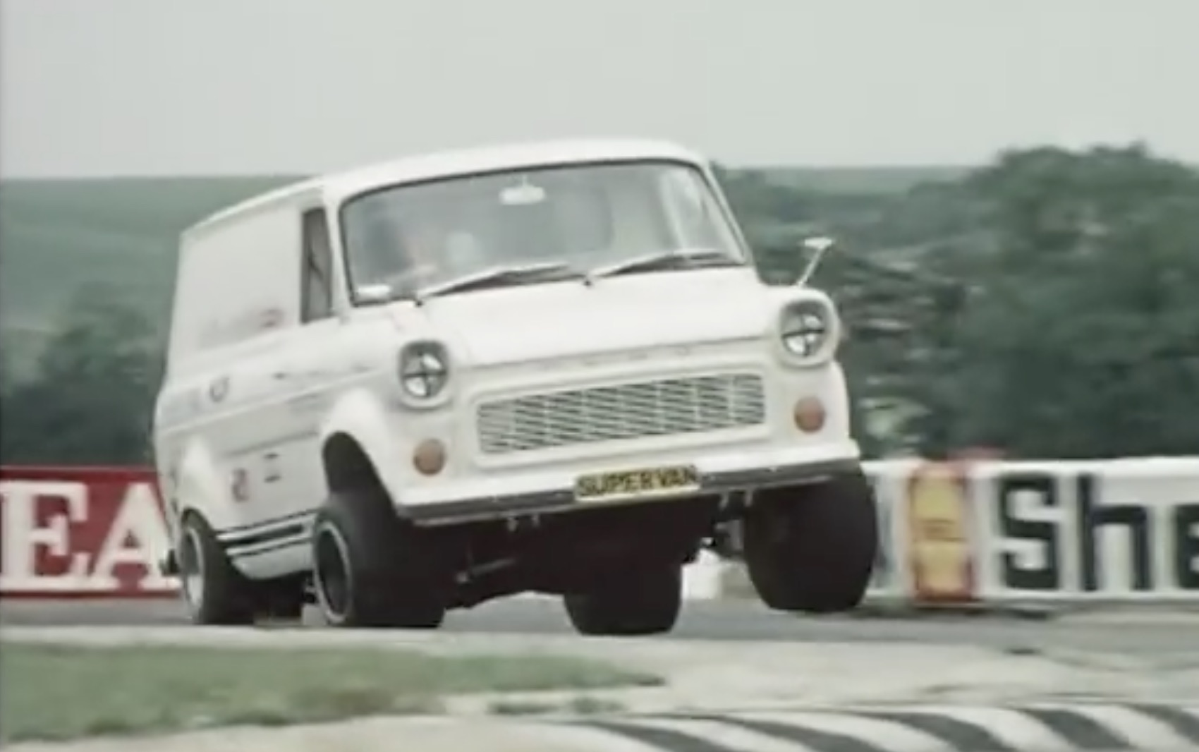Classic YouTube: The 1971 Ford Transit Supervan – Part GT40, Part Mental Instability
