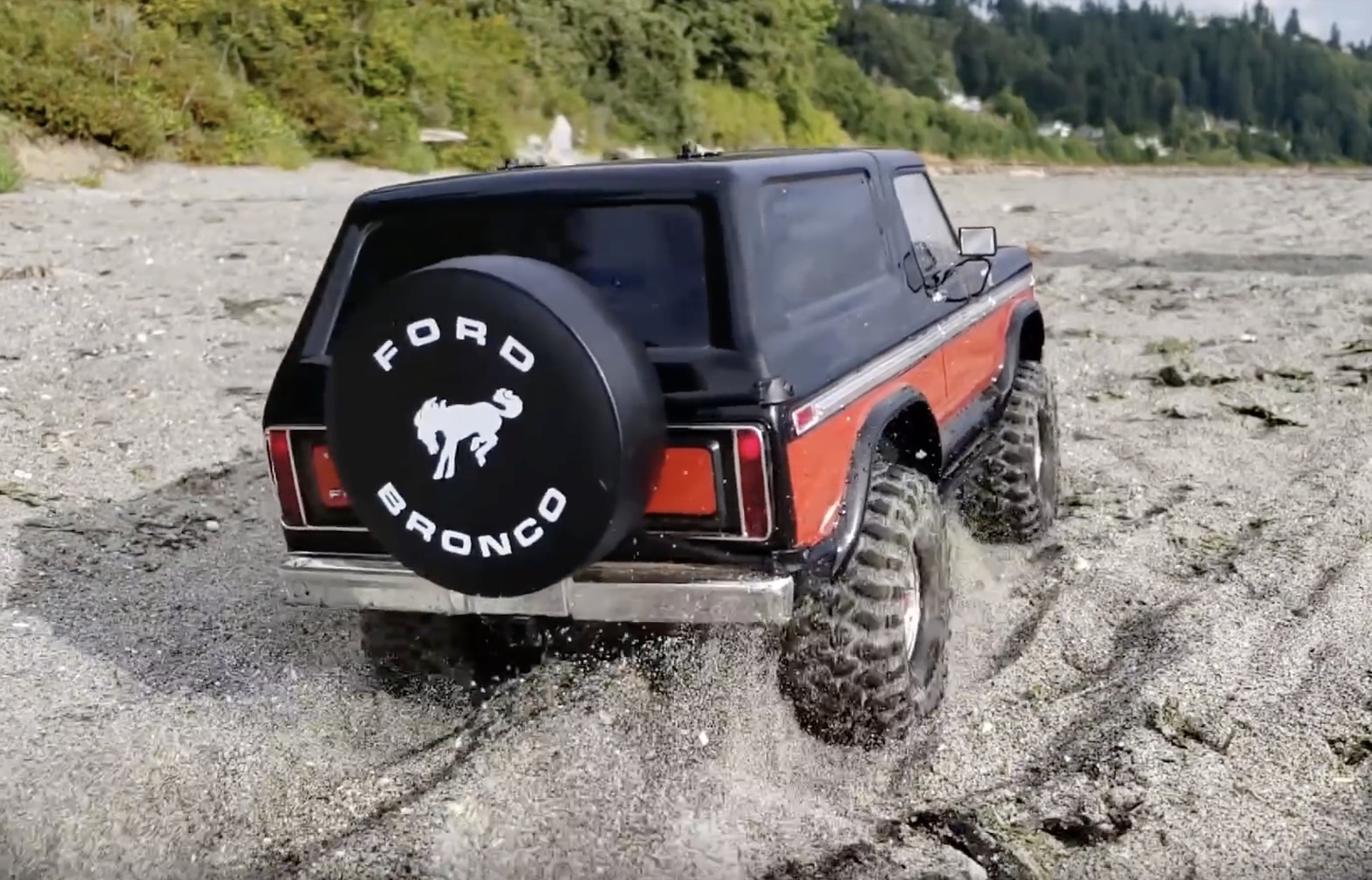 Your Moment Of Zen: A Traxxas Remote-Controlled Ford Bronco Romping On The Beach
