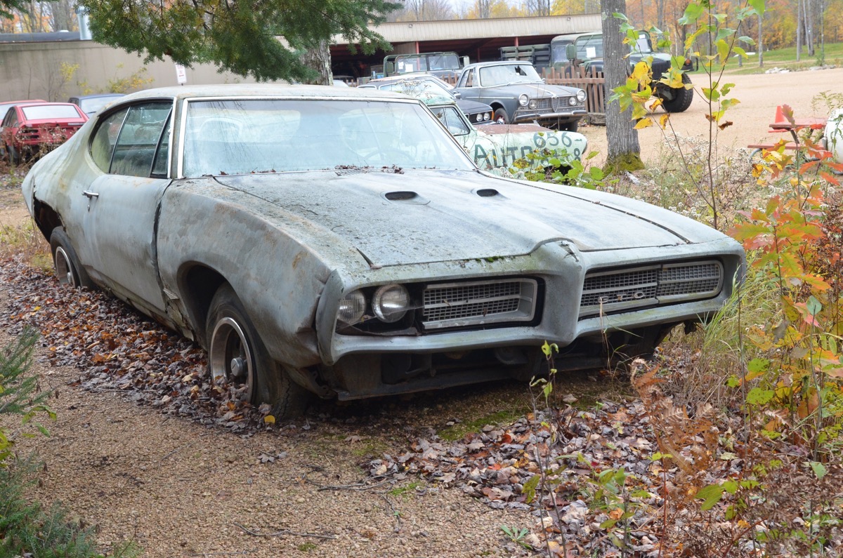 Boneyard Photo Gallery: The Motorama Museum’s Boneyard In Wisconsin Is Weird and Awesome