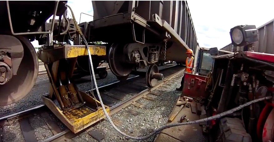 Cool Turkey: Here’s How Railroad Mechanics Change Out The Wheels On A Railcar – Awesome