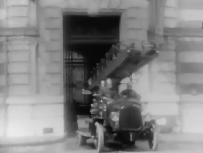 History In Motion: This 1922 Video Shows The Paris Fire Brigade In Action – Gutsy Frenchmen!