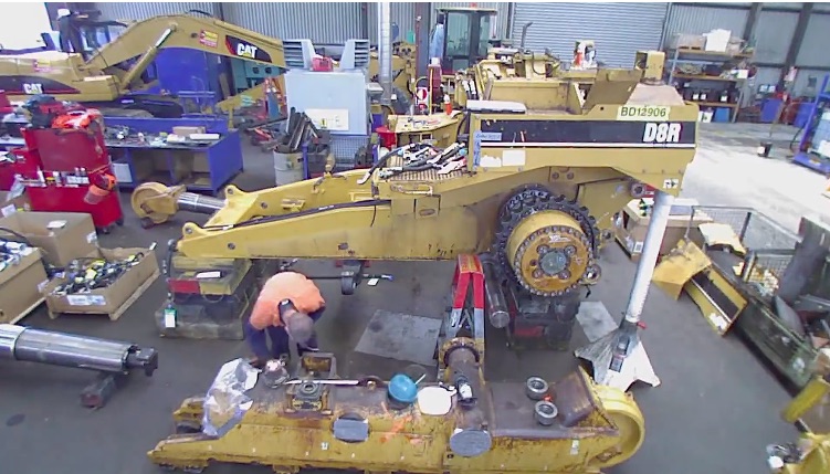 Big Thrash: Watch A Kiwi Caterpillar Crew Rebuild A D8R That Lives In Antarctica!
