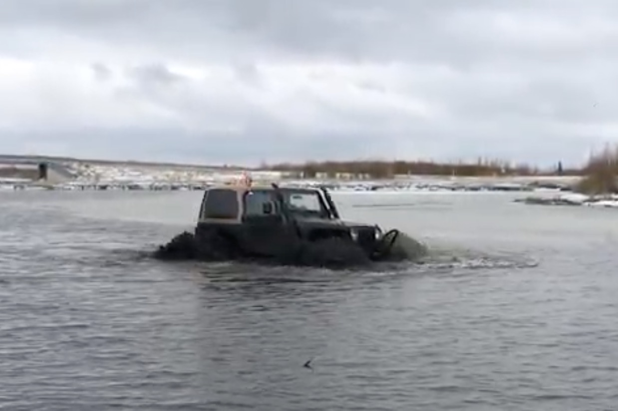 Float On: Swimming A Jeep On Huge Balloon Tires