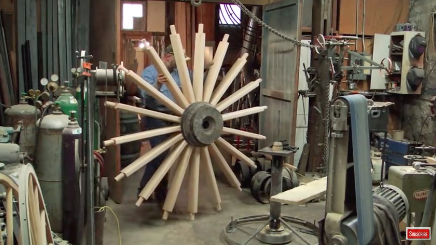 Neat Video: Building Massive 1,080lb Wagon Wheels The Old Fashioned Way – This Is Amazing