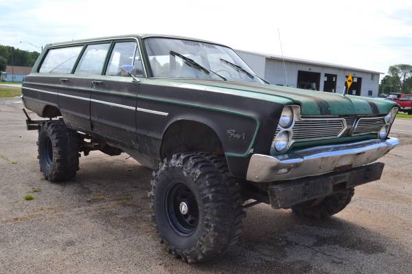 Roadside Find: A Mopar Trar Built Tough With Ford