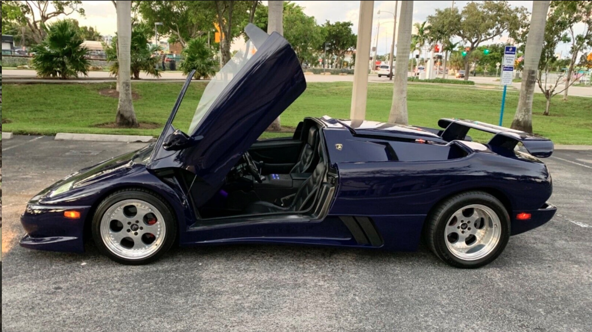 Monday Shopper: LSA-Powered Fake Lamborghini Diablo VT