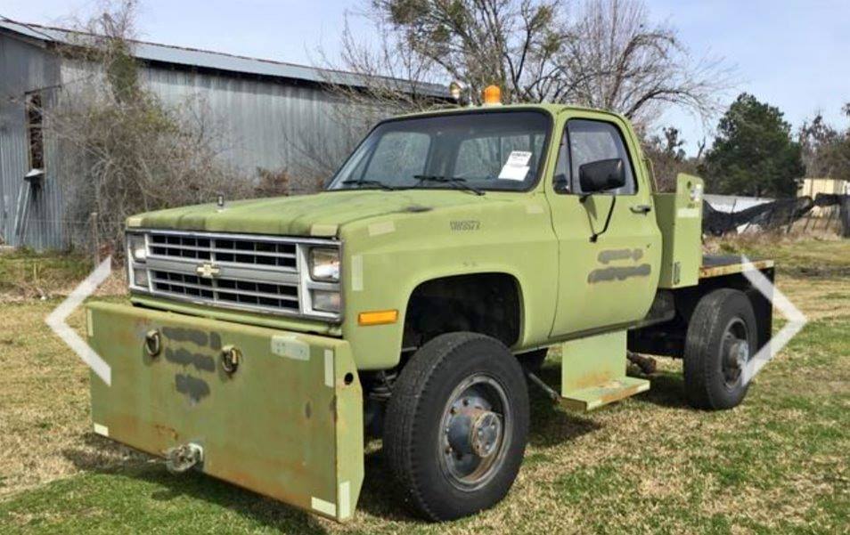 This 1985 Chevrolet Eagle Bobtail Tractor Has 4-Wheel Steering And Is Crazy Big!