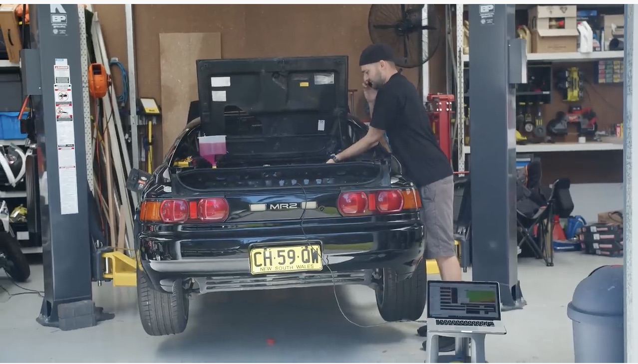 Playing In Spaghetti: Mighty Car Mods’ Toyota MR2 Project Fights Until The First Start!