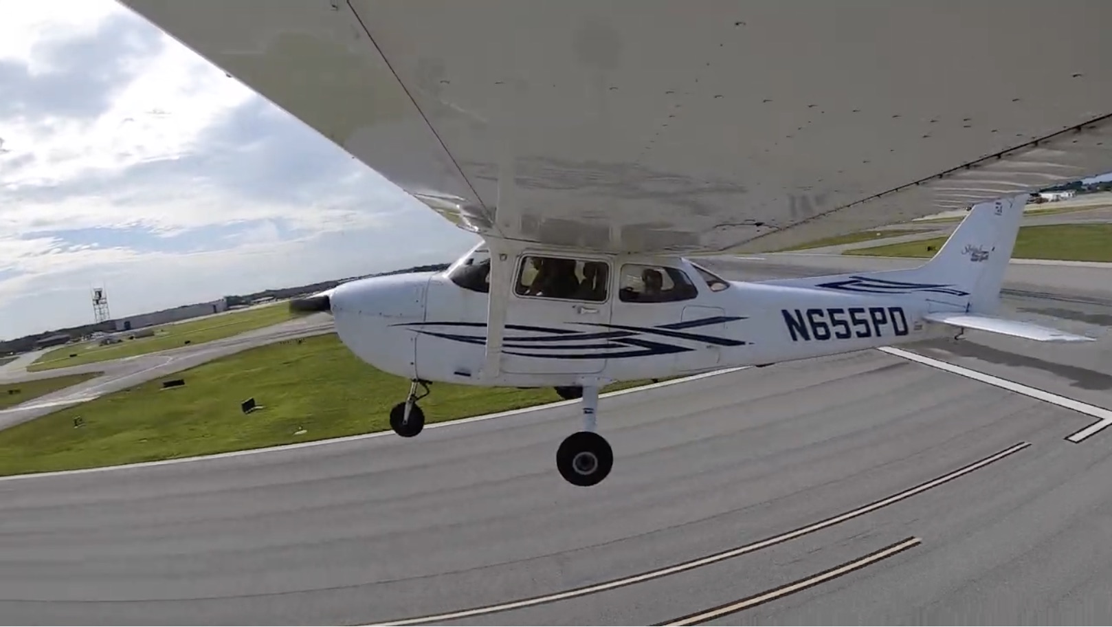 When Giraffes Fly: Cleetus Takes The Controls Of A Cessna For The First Time!