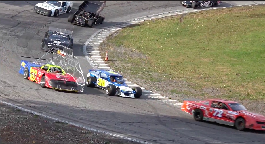 Amazing Race: Hudson Speedway Holds An Anything Goes V8 Race Every Year – Watch The Madness Here!