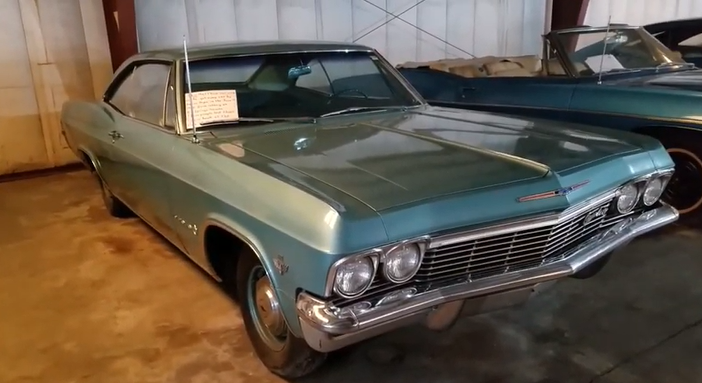 Exploring A Closed And Abandoned Auto Museum Full Of Classic Cars, All Of Which Are Going Up For Auction!