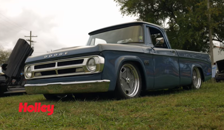 Holley MoParty 2021: This 1971 Dodge D100 Rocks Modern Gen 3 Hemi Power and the Perfect Stance